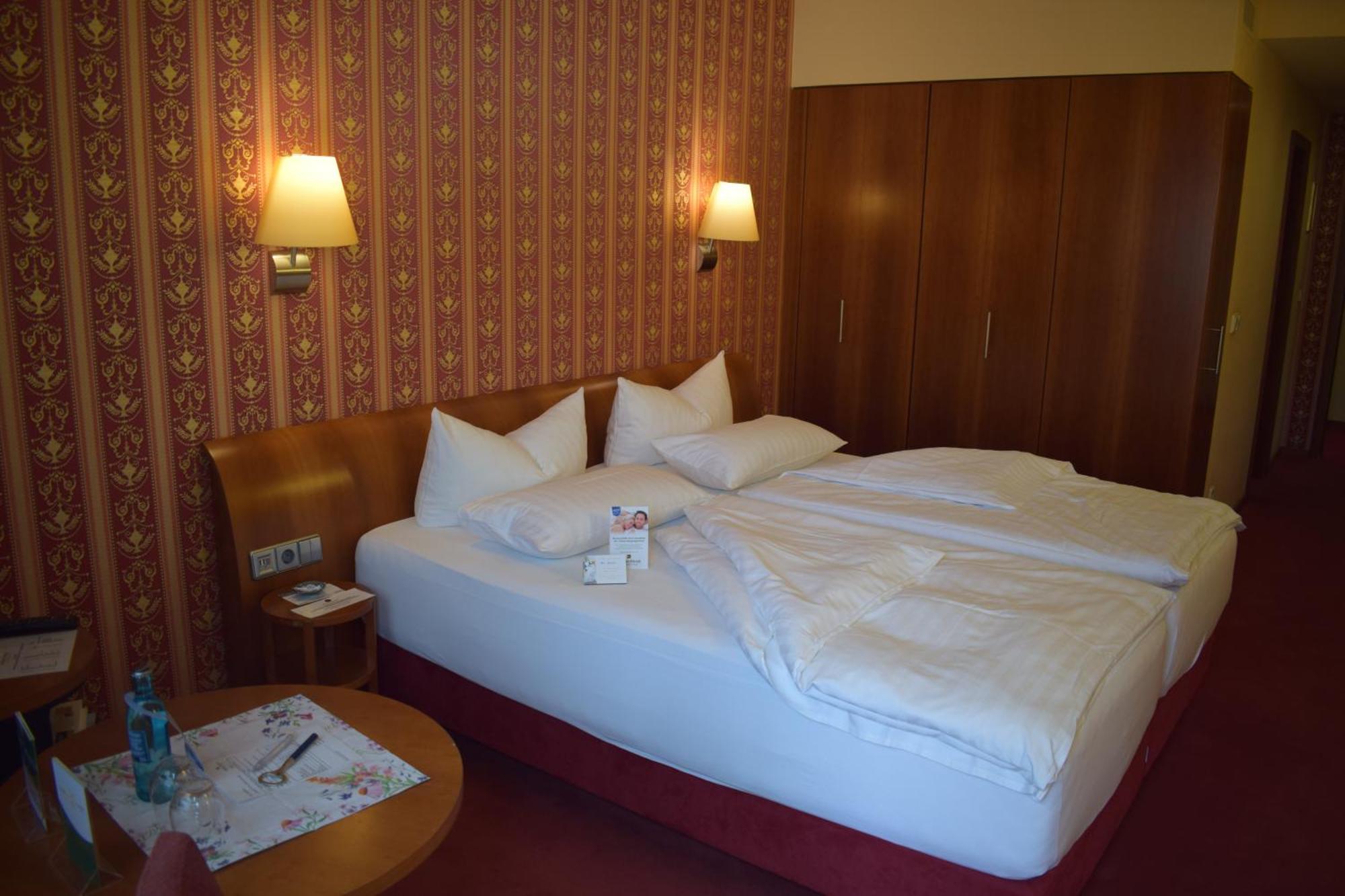 Akzent Hotel Goldner Hirsch 카멘츠 외부 사진