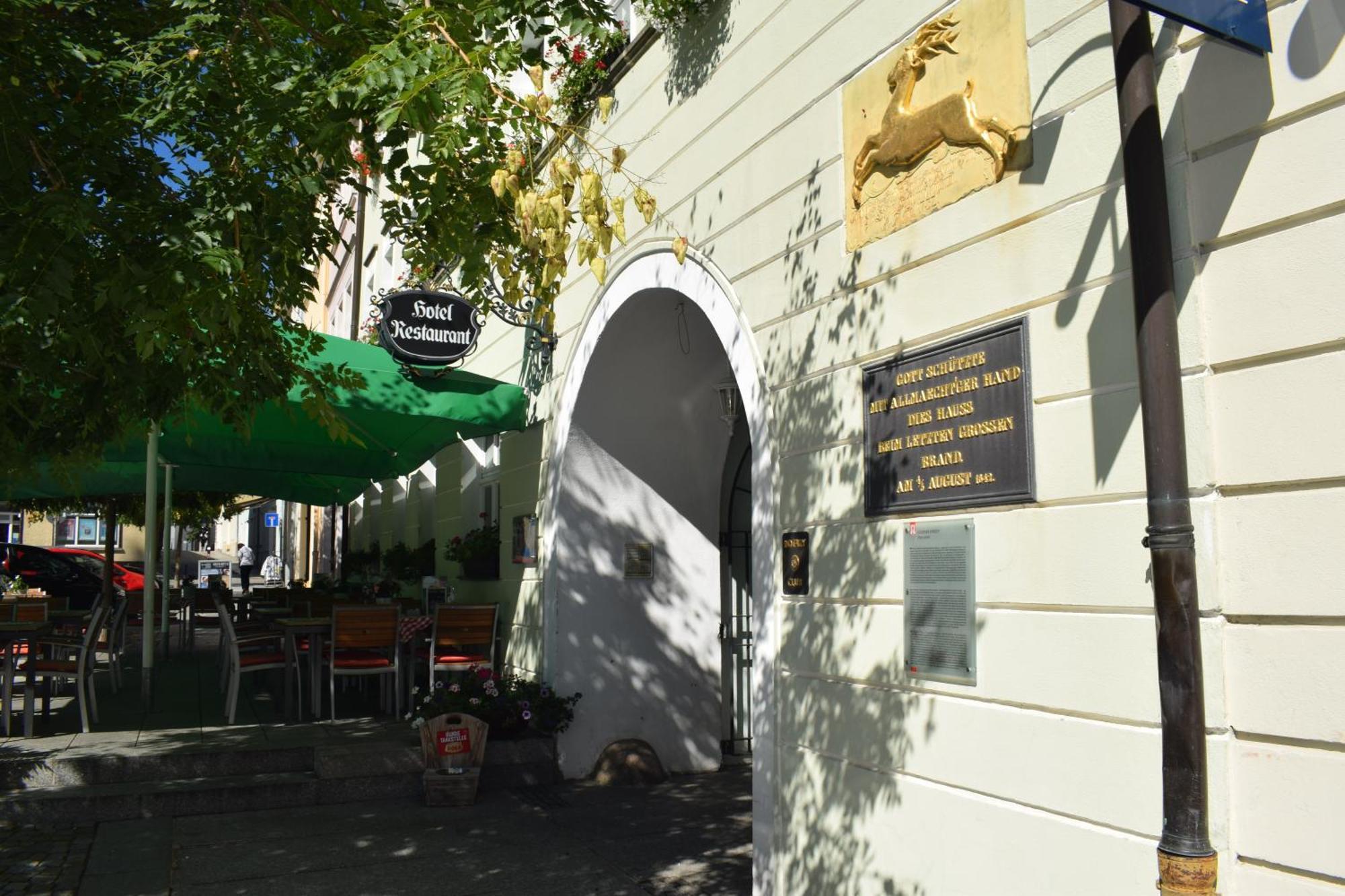Akzent Hotel Goldner Hirsch 카멘츠 외부 사진