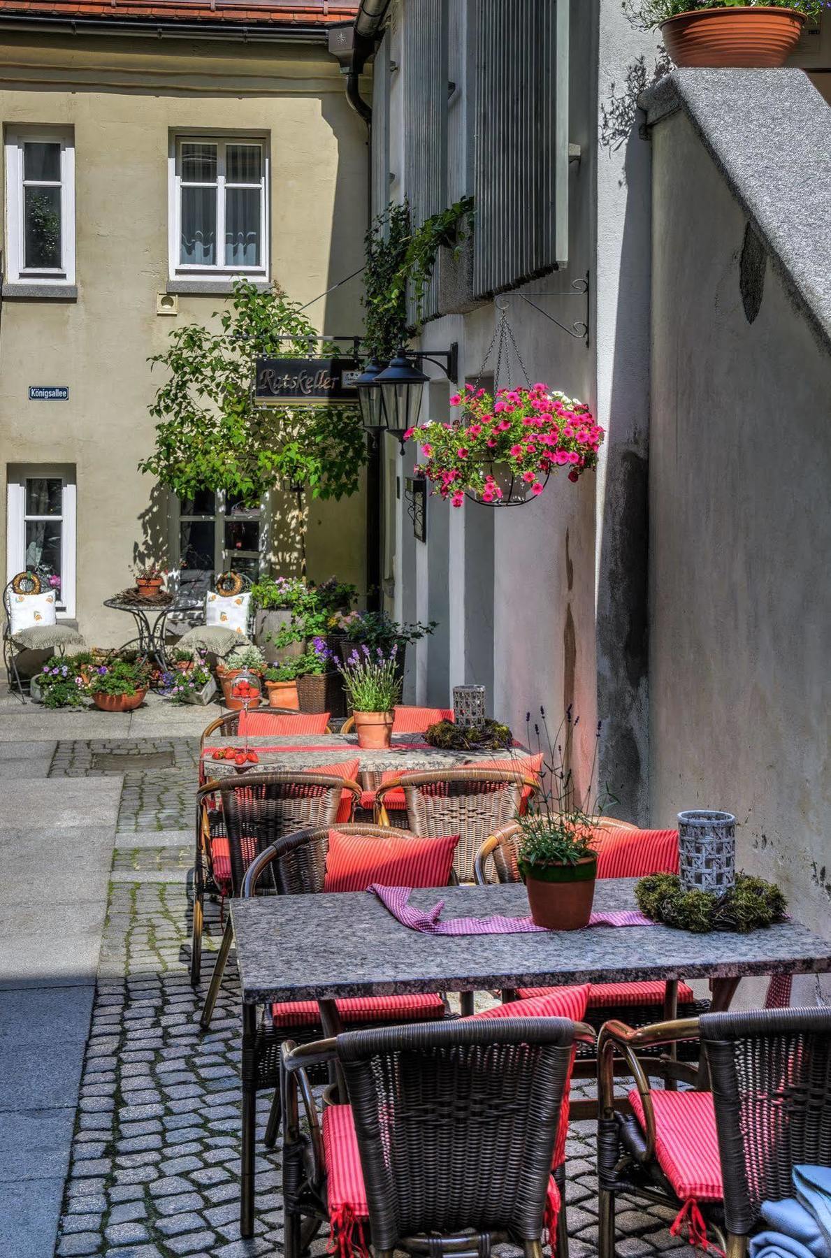 Akzent Hotel Goldner Hirsch 카멘츠 외부 사진
